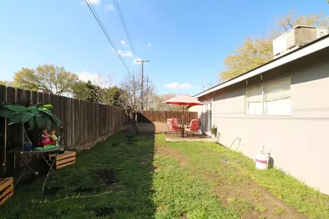 1447 S Thomas Ct, Visalia, CA 93292 photo 16