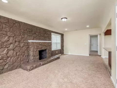 321 E Strother Ave, Fresno, CA 93706 photo 3