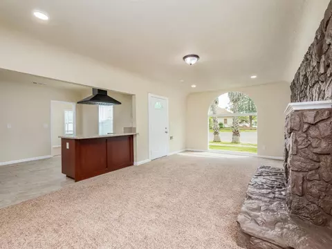 321 E Strother Ave, Fresno, CA 93706 photo 4