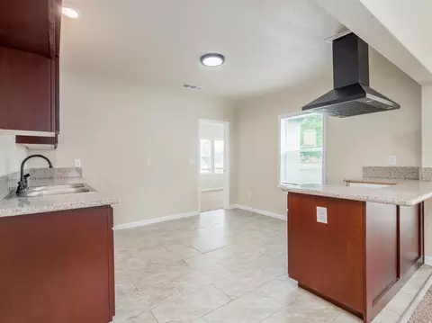 321 E Strother Ave, Fresno, CA 93706 photo 6