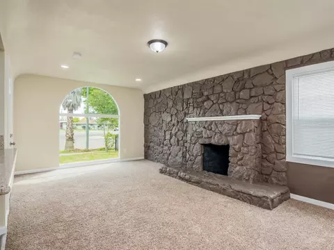 321 E Strother Ave, Fresno, CA 93706 photo 5