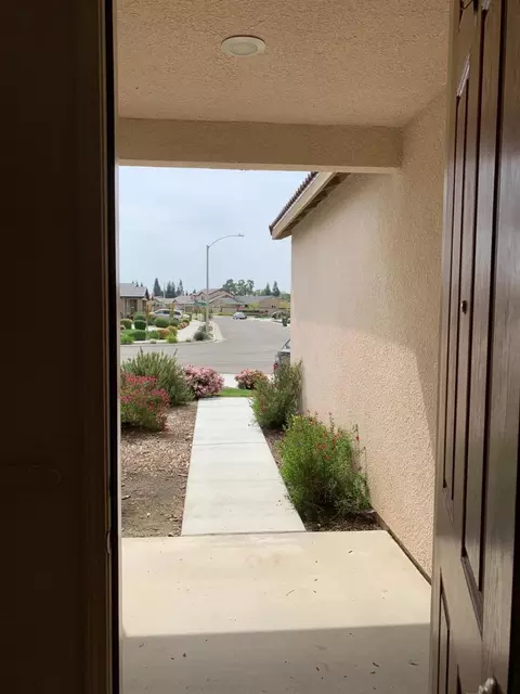 1118 E Copper Ct, Visalia, CA 93292 photo 4