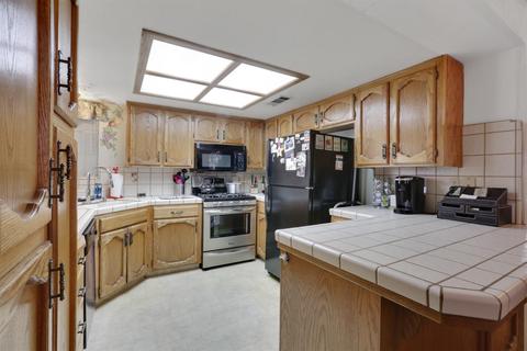 2029 E Paradise Ave, Visalia, CA 93292 photo 8