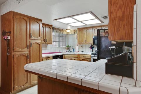 2029 E Paradise Ave, Visalia, CA 93292 photo 7