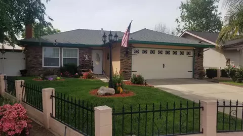 2425 N Bradley St, Visalia, CA 93292 photo 2