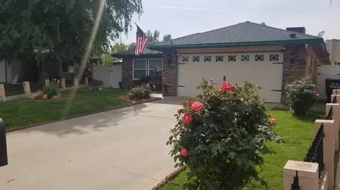 2425 N Bradley St, Visalia, CA 93292 photo 3
