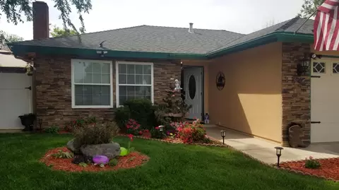 2425 N Bradley St, Visalia, CA 93292 photo 4