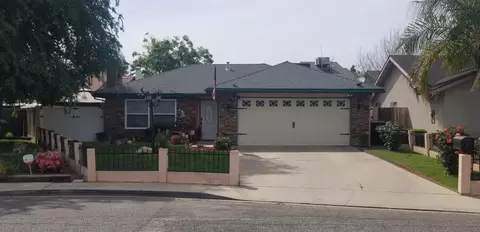2425 N Bradley St, Visalia, CA 93292 photo 1