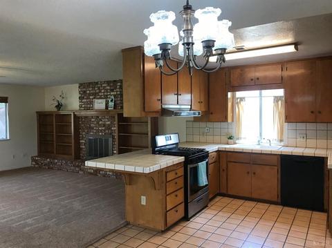 610 Orangewood Dr, Lemoore, CA 93245 photo 5