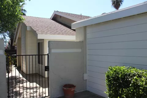 831 E Prospect Ave, Visalia, CA 93292 photo 2