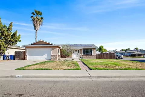 696 Wood Ln, Lemoore, CA 93245 photo 1