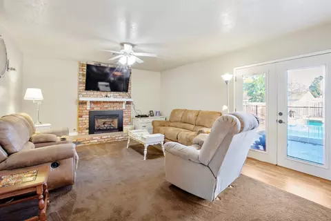 696 Wood Ln, Lemoore, CA 93245 photo 15