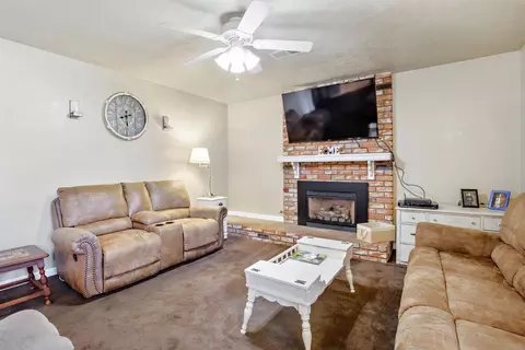 696 Wood Ln, Lemoore, CA 93245 photo 17