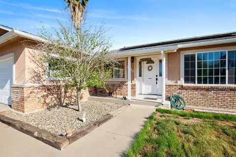 696 Wood Ln, Lemoore, CA 93245 photo 4