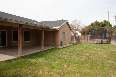 1436 Persimmon St, Lemoore, CA 93245 photo 5