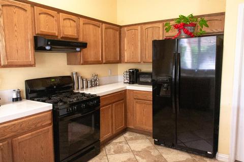1436 Persimmon St, Lemoore, CA 93245 photo 10