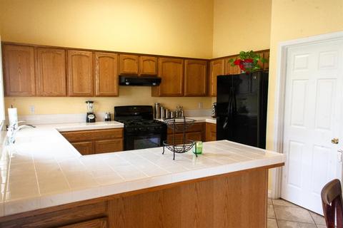 1436 Persimmon St, Lemoore, CA 93245 photo 9
