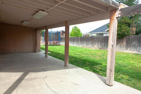 1436 Persimmon St, Lemoore, CA 93245 photo 4