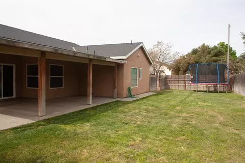 1436 Persimmon St, Lemoore, CA 93245 photo 5
