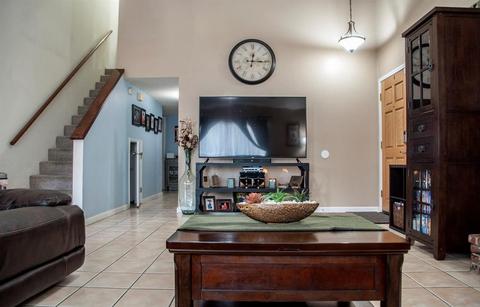 918 E Sunnyview Ave, Visalia, CA 93292 photo 3