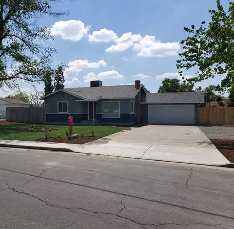 2933 E Duran Ave, Visalia, CA 93292 photo 1