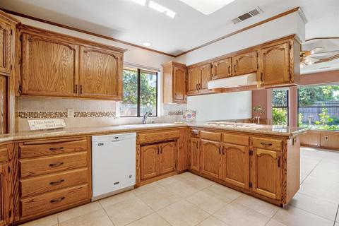 1707 E Howard Ct, Visalia, CA 93292 photo 13