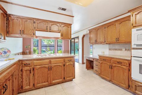 1707 E Howard Ct, Visalia, CA 93292 photo 16