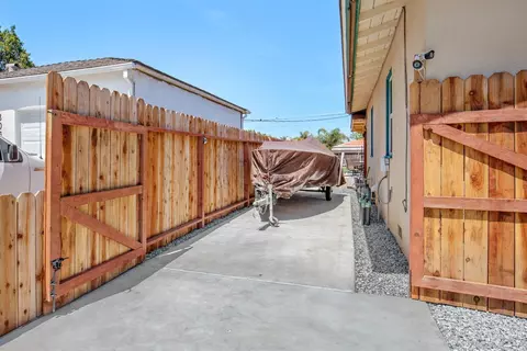 808 E Myrtle St, Hanford, CA 93230 photo 37