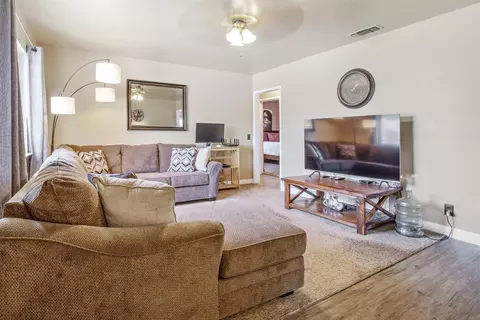 808 E Myrtle St, Hanford, CA 93230 photo 8