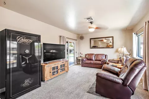 808 E Myrtle St, Hanford, CA 93230 photo 17