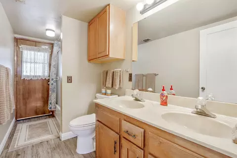 808 E Myrtle St, Hanford, CA 93230 photo 25