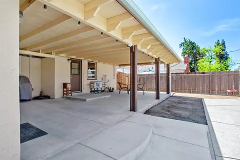 808 E Myrtle St, Hanford, CA 93230 photo 29