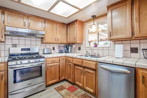 808 E Myrtle St, Hanford, CA 93230 photo 11