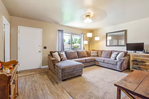 808 E Myrtle St, Hanford, CA 93230 photo 6