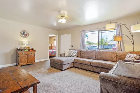 808 E Myrtle St, Hanford, CA 93230 photo 7