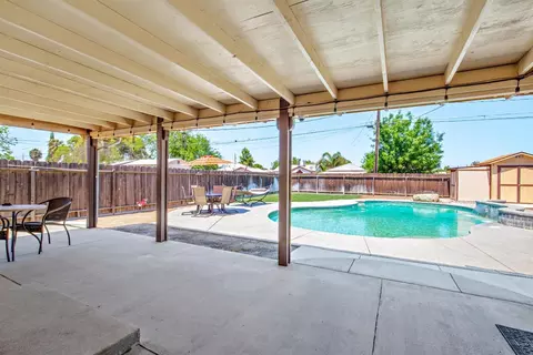 808 E Myrtle St, Hanford, CA 93230 photo 28