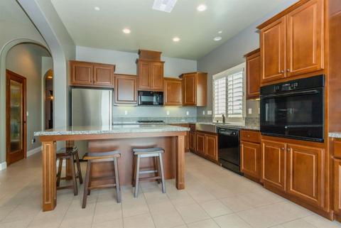 833 E Aretha Ave, Fowler, CA 93625 photo 9