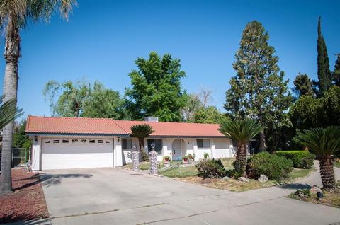 1379 E Boyer Dr, Tulare, CA 93274 photo 1