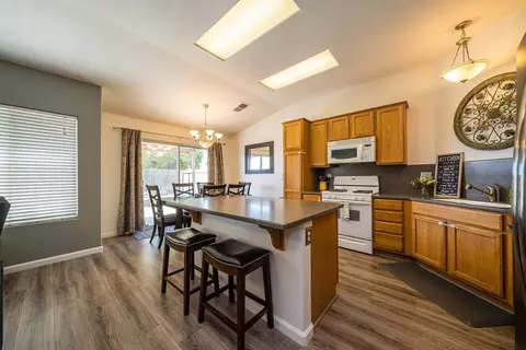1427 Chimney Way, Lemoore, CA 93245 photo 7