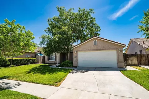 1427 Chimney Way, Lemoore, CA 93245 photo 3