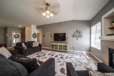 1427 Chimney Way, Lemoore, CA 93245 photo 8