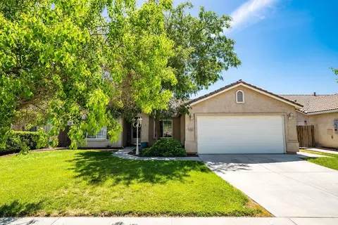 1427 Chimney Way, Lemoore, CA 93245 photo 2