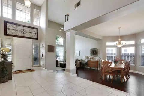 1504 S Exeter Ct, Visalia, CA 93292 photo 5