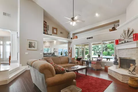 1504 S Exeter Ct, Visalia, CA 93292 photo 6