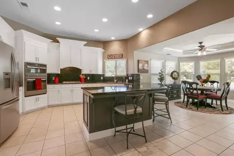 1504 S Exeter Ct, Visalia, CA 93292 photo 9