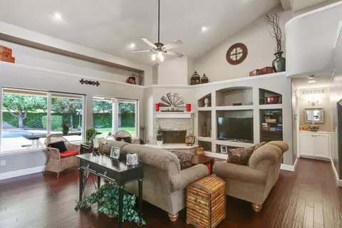 1504 S Exeter Ct, Visalia, CA 93292 photo 8