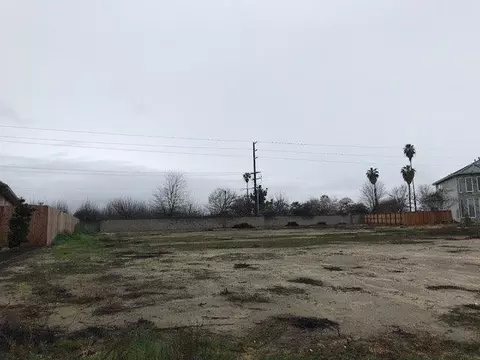 2107 S Augusta, Visalia, CA 93277 photo 1