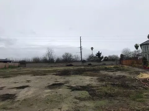 2107 S Augusta, Visalia, CA 93277 photo 2