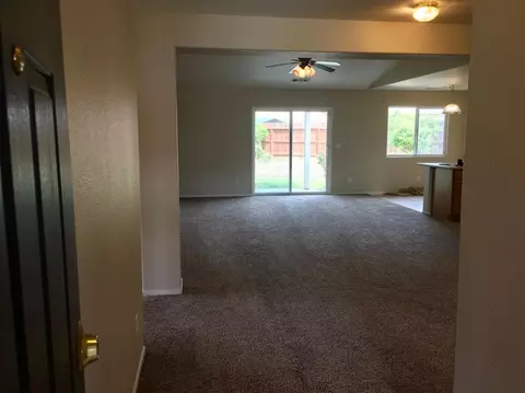 3702 E Vista Dr, Visalia, CA 93292 photo 4