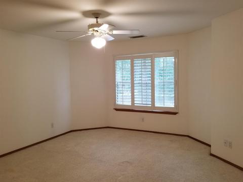 328 E Oak View Ave, Visalia, CA 93277 photo 14